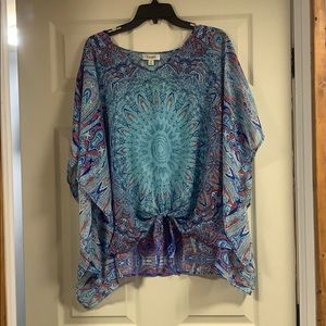 beautiful flowy top 💙💙